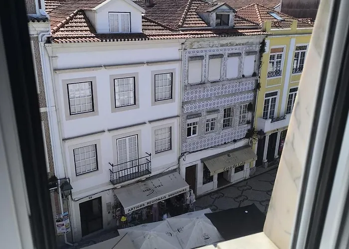 46 Steps To Beautiful In Center דירה *